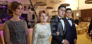 Ministrul muncii, lia olguța vasilescu, a anunțat în această seară, la românia tv, că nu va mai accepta vreo invitație e președintelui klaus iohannis la principalul motiv invocat de vasilescu este legat de întâlnirea din urmă cu două săptămâni la care a participat alături de premierul viorica dăncilă. Meniu TradiÅ£ional Oltenesc La Nunta Liei OlguÅ£a Vasilescu Si A Lui Claudiu Manda Libertatea