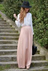 Porter Le Rose 15 Looks Qui Nous Inspirent Jupe Longue Mode Jupe