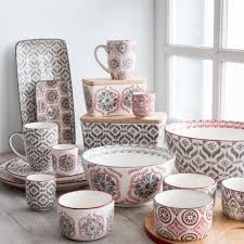 Plat Aardewerk Bord Met Motief Maisons Du Monde Trending Decor Tableware Home Decor Trends