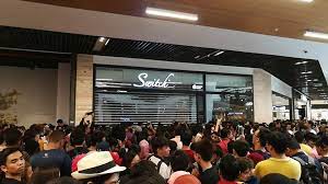 Limited quantity available, while stock last only. Apple Reseller In Malaysia Forced To Cancel 50 Iphone Sale When Thousands Of People Showed Up Gsmarena Com News
