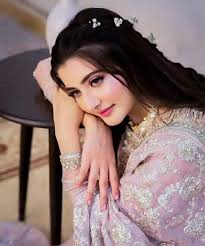 زندگی کے حسین لمحات واپس نہیں آتے، لیکن! اچھے لوگوں سے تعلقات اور ان سے  وابستہ اچھی یادیں ہمیشہ دلوں میں زندہ رہتی ہیں، کسی سے روز ملکر باتیں کرنا  صرف رشتے