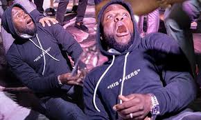 Kevin hart was born on july 6, 1979 in philadelphia, pennsylvania, usa as kevin darnell hart. Kevin Hart Falls To The Floor While Busting Out Moves In The Middle Of A Dance Circle Daily Mail Online