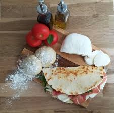 Per realizzarla basta seguire la ricetta base della limonata e poi procurarsi delle foglioline di menta fresca: Nos Boissons Antica Ricetta Siciliana Limonata Gassosa Et Arancia Rossa Bild Von Piadineria 14 07 Paris Tripadvisor