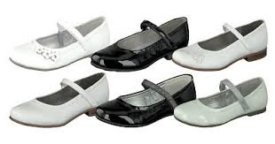 Ballerinas sind schön und praktisch, aber als leichte sommerschuhe trägt man sie häufig, wenn stopfen sie die schuhe mit papier aus, bei weißen schuhen sollte es besser kein zeitungspapier. Schuhe Fur Madchen Indigo 424 077 Madchen Ballerinas Geschlossen Weisse Schuhe Mit Schmetterlingen Kleidung Accessoires Sticisce Sredisce Si