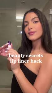 My favorite makeup trick 💋💄#overlininglips #overlinedlips #lipstick  #lipliner