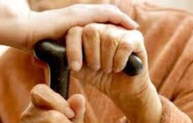 مشرف دار المسنين أويت العجوز التي أ قيل بسببها المدير وساعدتها وأناشد المحافظ بإعادتي للعمل بوابة الأهرام