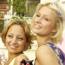 Britney spears has proved to be quite the beauty chameleon over the years. People Are Giving Themselves 2000s Makeovers And Butterfly Clips Are Everywhere Allure