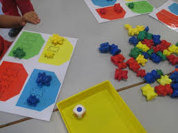 Les Maisons Des Ours Objectifs Connaitre Les La Petite Section D Angelique Jeux A Fabriquer Maternelle Jeux Maternelle Jeux A Fabriquer