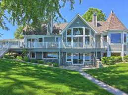 1044 N West Silver Lake Rd Traverse City Mi 49685 Mls 1833633 Zillow Waterfront Homes Traverse City Traverse City Mi