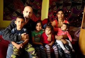 Visul lor, pentru care se roaga zilnic, este cumpararea unei bucati de pamant undeva, unde prin munca lor sa isi construiasca o casa, pentru a putea sa isi procure singuri mancarea. Copii Din Familii Nevoiase Fundatia Bucuria Darului