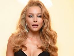 She represented ukraine in the eurovision song contest 2006 with the song show me your love, placing seventh. Tina Karol V Chernom Latekse Vyzvala Vostorg U Fanatov Foto