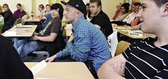 Als musikalische einflüsse in seiner jugend nannte er aus der plattensammlung seiner eltern prince, die blues brothers, nina hagen (mit der er später auch den song wer bistn du? Bildergalerie Vertretungsstunde Mit Jan Delay