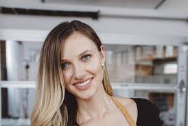 Jennifer Tupper's Instagram, Twitter & Facebook