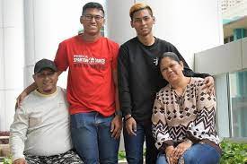 List view / grid view. Brothers Juggle Overnight Work And School To Help Support Family Of 10 Latest Singapore News The New Paper