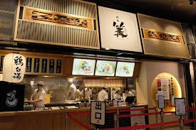 林口三井outlet光是美食餐廳總共就有47個品牌， 其中16個還是台灣首家或首次引進， 還有像是「 金子半之助 」、「 滿天星 」知名的人氣排隊美食， éŠ€åº§ç¯ å°ä¸­ç±³å…¶æž—æ‹‰éºµåŠ ä¸€ é«˜äººæ°£éŠ€åº§ç¯é›žç™½æ¹¯æ‹‰éºµ é€²é§å°ä¸­ä¸‰äº•outletç¾Žé£Ÿè¡— é‡'å¤§ä½›çš„å¥ªé–€è€Œå‡ºå®¶ç¶²èªŒ