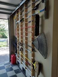 Garden Tool Rack Garageworkshop Garden Rack Tool Garage Aufbewahrung Aufbewahrung Gartengerate In 2020 Aufbewahrung Selbstgemacht Aufbewahrung Garten Garagenbau