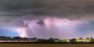 Over 100,000 english translations of german words and phrases. Rosa Gewitter Uber Garching Violetter Schimmer Verrat Elektrische Aufladung Der Luft Scinexx De