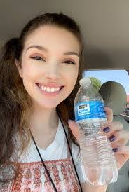 Alyssa Linder's Instagram, Twitter & Facebook