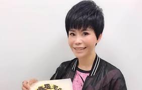 她来听我的演唱会 (tā lái tīng wǒ de yǎnchànghui) 2 translations. 54å²å°æ¹¾æ­ŒåŽç˜¦åˆ°å‰©42å…¬æ–¤ å·¦è„'ä¸­åº¦èŽç¼© æ‹…å¿ƒåƒåˆ˜çœŸä¸æ•¢åšæ‰‹æœ¯ è©¹é›…é›¯