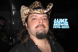 I am a little embarrassed that I forgot adk 46er #1's birthday today. But  the Clark grandchildren sent me a reminder🎂 Clark and Marshall Ale from  the Blue Line Brewery in Saranac