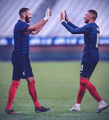 kaʁim bɛnzema ؛ مواليد 19 ديسمبر 1987) لاعب كرة قدم فرنسي يلعب في مركز الهجوم مع نادي ريال مدريد في الدوري الإسباني ومنتخب فرنسا. Ù‡Ù†ÙˆÙ„Ø¹Ù‡Ø§ Ù†Ø§Ø± Ù…Ø¨Ø§Ø¨Ù‰ ÙŠØ±Ø­Ø¨ Ø¨Ø¹ÙˆØ¯Ø© ÙƒØ±ÙŠÙ… Ø¨Ù†Ø²ÙŠÙ…Ø§ Ù„Ù„Ù…Ù†ØªØ®Ø¨ Ø§Ù„ÙØ±Ù†Ø³Ù‰ Ø¨Ø«Ù†Ø§Ø¦ÙŠØ© Kb X Km Ø§Ù„ÙŠÙˆÙ… Ø§Ù„Ø³Ø§Ø¨Ø¹