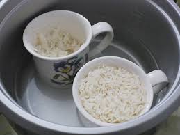 Saya kongsikan rujukan bagaimana cara untuk masak nasi dalam cawan dengan mudah. Nanyfadhly Cara Memasak Nasi Untuk Seorang Dua Orang Menggunakan Periuk Nasi Elektrik