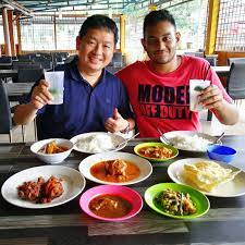 Nasi kandar is a traditional dish from northern malaysia, originating in penang. Nasi Kandar Gani Maju Batu Maung