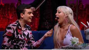 O apresentador do sbt dudu camargo, 20 anos, está se aproximando de bárbara jankavisk, a barbie humana do brasil. Dudu Camargo Pede Barbie Humana Em Namoro E Causa Comocao Saiba A Resposta Da Loira