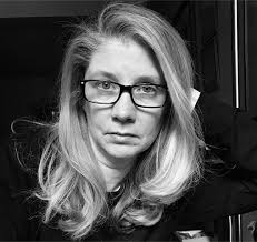 The Girl in the Back: A Female Drummer's Life with Bowie, Blondie, and the  '70s Rock Scene: Davis-Chanin, Laura: 9781617136870: Amazon.com: Books