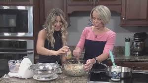 Logan Willey from Real Raw Organics Makes "Crab Cake" Sandwiches