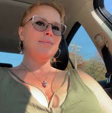 Mindy Hilton in people