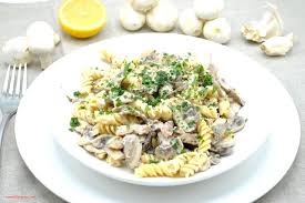 Fusilli Aux Deux Champignons Creme De Fromage A La Figue En 2020 Creme De Champignons Fusilli Figues