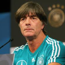 Unser bundestrainer feiert heute seinen 60. Dfb Team Unter Druck Joachim Low Vor Dem Frankreich Spiel Es Wird Veranderungen Geben Svz De