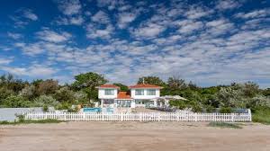 Ten years, three kids and. Casa De La Mare Direct Pe Plaja Din Olimp Yozi Ro