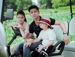Hiện tại, cô dành nhiều thời gian cho bản thân và con trai hơn, mở sau khi ly hôn, trương quỳnh anh tập trung cho công việc và chăm sóc con trai thì tim lại vướng khá nhiều tin đồn tình cảm. Ä'á»™ng Thai Láº¡ Cá»§a TrÆ°Æ¡ng Quá»³nh Anh Sau Khi Tim Len Tiáº¿ng Thá»«a Nháº­n Ly Hon NhÆ°ng Váº«n Con Yeu
