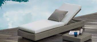 Liegen bleiben is basically the same idea but from the perspective of the thing so it means something like to remain or stay lying. Liegen Und Chaiselongues Unopiu