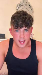 I didn't have braces for 3 years to not do this trend 👀😂