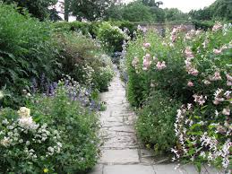 Gardens In England Ciao Domenica Down The Garden Path Garden Paths English Country Gardens Cottage Garden