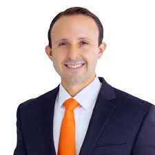 Chris Tupper's Instagram, Twitter & Facebook