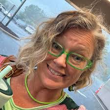 Sandra Spradlin's Instagram, Twitter & Facebook