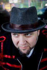 Morning glories: Sunday street style at the St. Francis Fountain