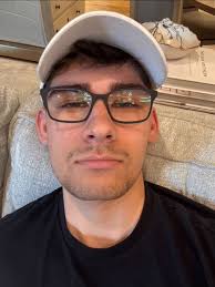 Hii!! I'm Maggie Mann! I live in Freeport FL, I'm a military kid so I moved  around a little, but I was born here in FL. I am 100% committed to SCAD