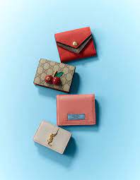 小さいバッグにすっぽり 今注目すぎる憧れブランドだけ 40 000 手に入るミニ財布4選 2017年クリスマスプレゼント特集 ミニ バッグのブームの影響で ミニ財布 に乗り換える女子が急増中 小さいバッグにも ミニ財布 バッグアクセサリー 財布