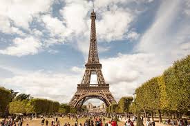 Di samping itu, tempat wisata di paris yang populer ini juga memiliki restoran bernuansa romantis di lantai bahwa menara. Pemuburu Badai 5 Tempat Menarik Bercuti Di Paris Yang Wajib Anda Kunjungi