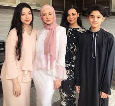 Check spelling or type a new query. 10 Popular Celebrity Siblings In Malaysia You Need To Know