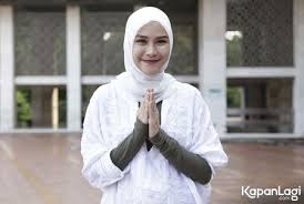 30 model jilbab untuk khatam alquran : Foto Sering Khatam Zaskia Mecca Ingin Pahami Makna Ayat Al Quran Kapanlagi Com
