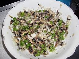 Pilzsalat Von Knuspernudel Chefkoch Rezept Pilzsalat Salat Pilze
