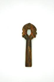 Pommeau De Baton De Commandement Haut De Canne Ou Chasse Mouche Bamoun Cameroun Bois Pigments H 17 Cm Objet S Apparentant A Un Objet Pommeau Objet D Art