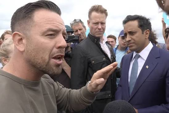Far-right agitator 'Danny Tommo' slashes dinghy with rescue worker on board | Morning Star
