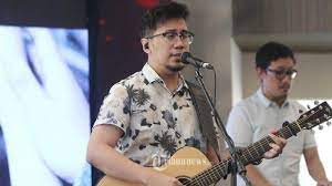 Chord Kunci Gitar Dan Lirik Lagu Lebih Indah Adera Dan Kau Hadir Merubah Segalanya Tribunsolo Com